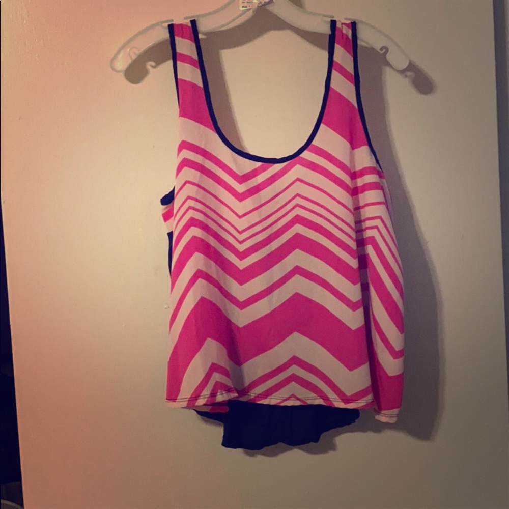 Pink and navy crop top!